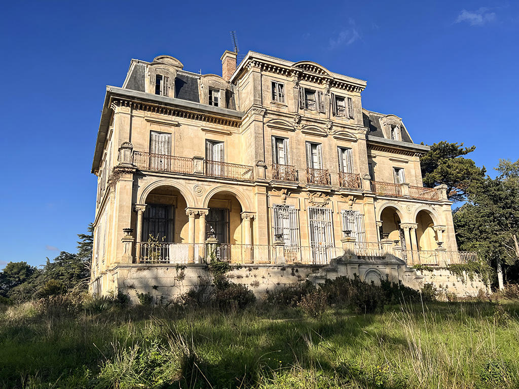 Nîmes 30000 LANGUEDOC-ROUSSILLON-MIDI-PYRENEES - Château 22.0 pièces - TissoT Immobilier