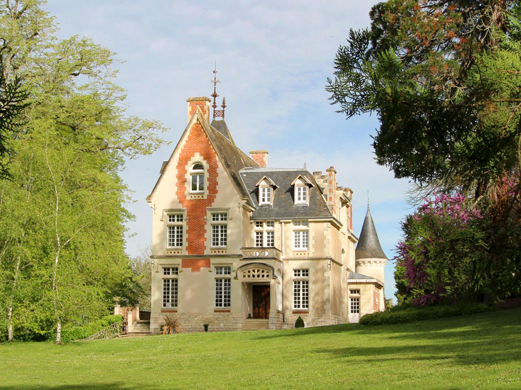 Loudun - Château 30.0 Zimmer - Lux-Homes Schlösser Ländereien Immobilien Prestige Charme Luxus TissoT