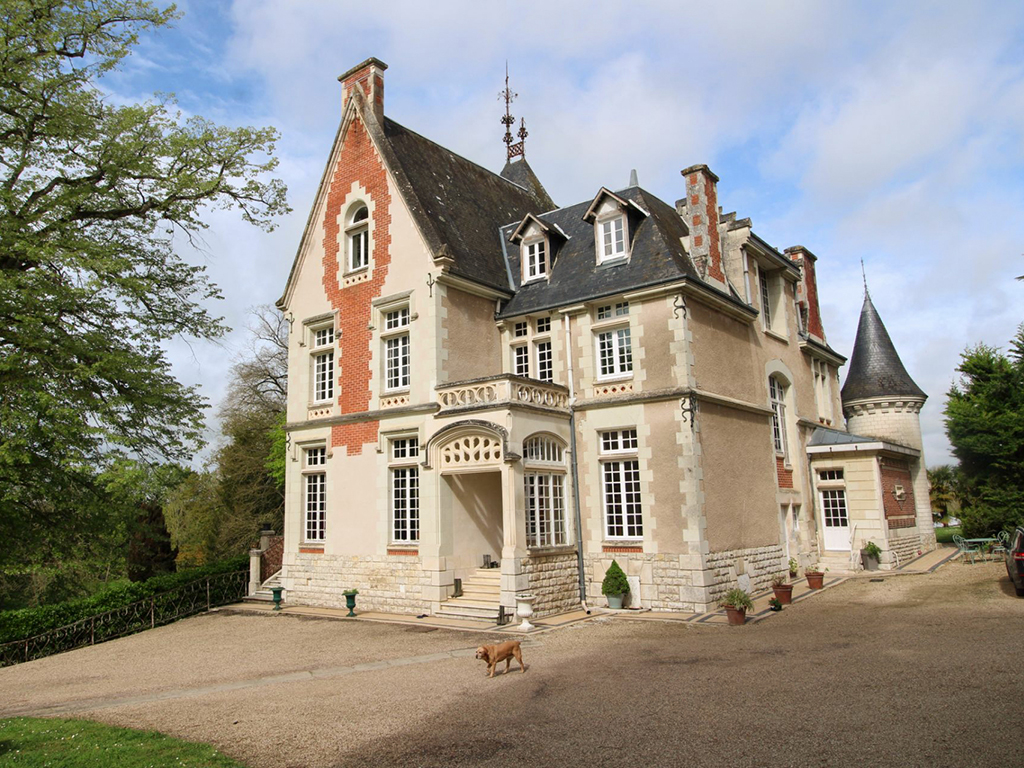 real estate - Loudun - Château 30.0 rooms