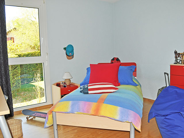 Собственность - Romanel-sur-Lausanne - вилла иммеющая ощие стены с другими виллами 5.5 комната