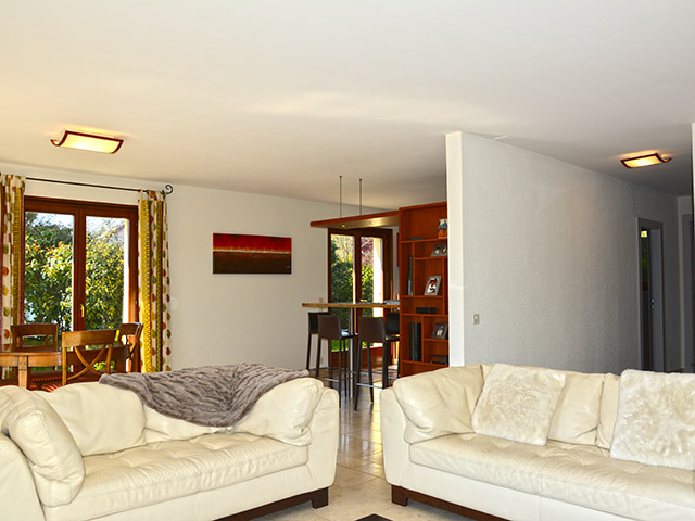 Собственность - Mies - вилла по типовой застройке 6.5 комната