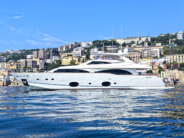 Yacht Ferretti Custom Line 97 Tissot Jachten International