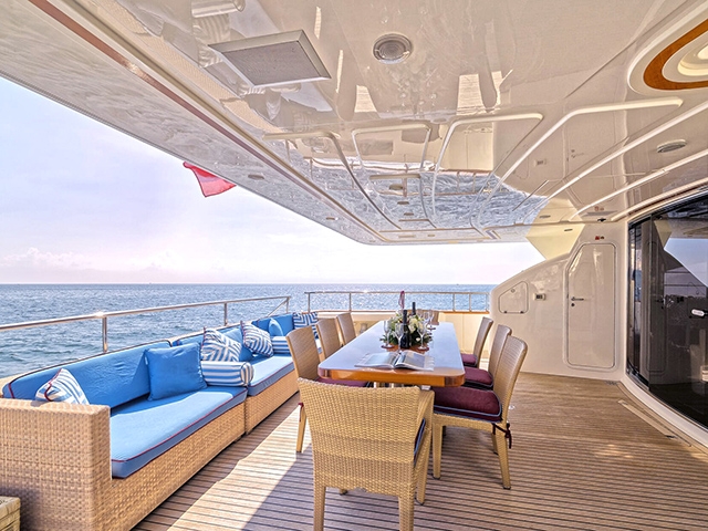 Yacht Ferretti Custom Line 97 TissoT Yachts Switzerland
