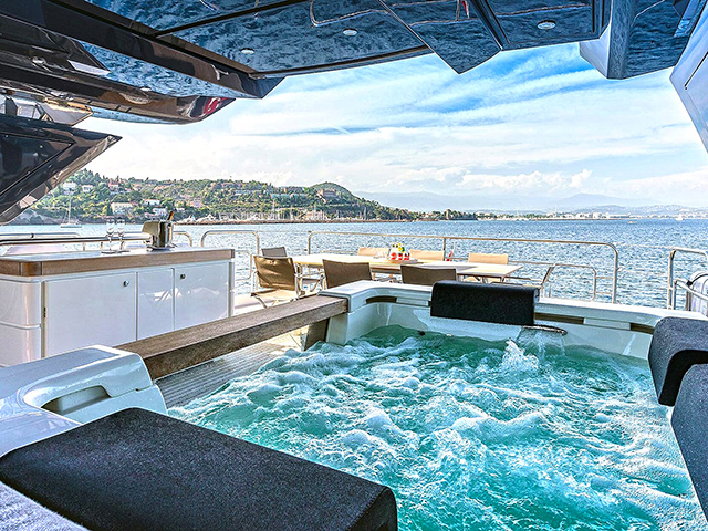 Yacht Monte Carlo Yachts MCY 96 Tissot Jachten International
