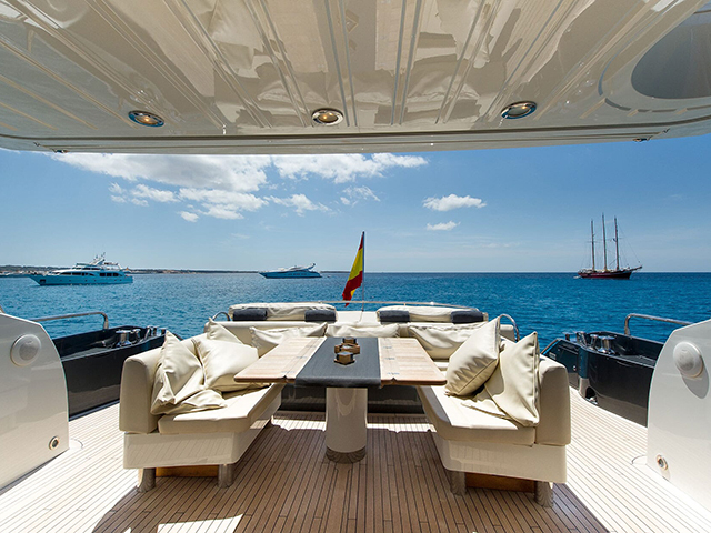 Yacht Sunseeker Predator 84 TissoT Yachts Switzerland