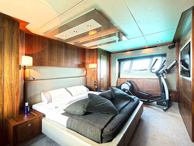 Yacht Sunseeker Predator 84 TissoT Yachts Switzerland