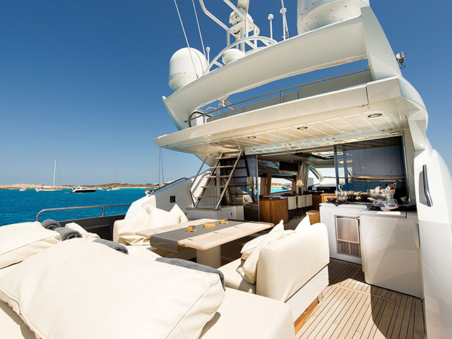 Yacht Sunseeker Predator 84 TissoT Yachts Switzerland