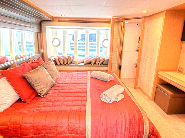 Yacht Ferretti 800 TissoT Yachts Suisse