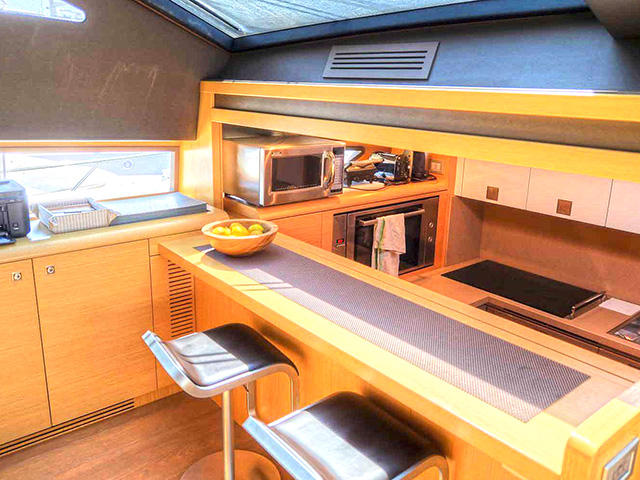 Yacht Ferretti 800 TissoT Yachts Suisse