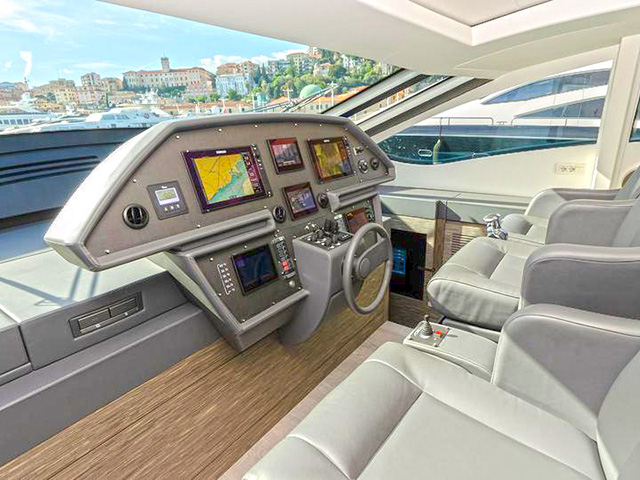 Yachts - TissoT Real Estate : Pershing Pershing 82 VHP pièces