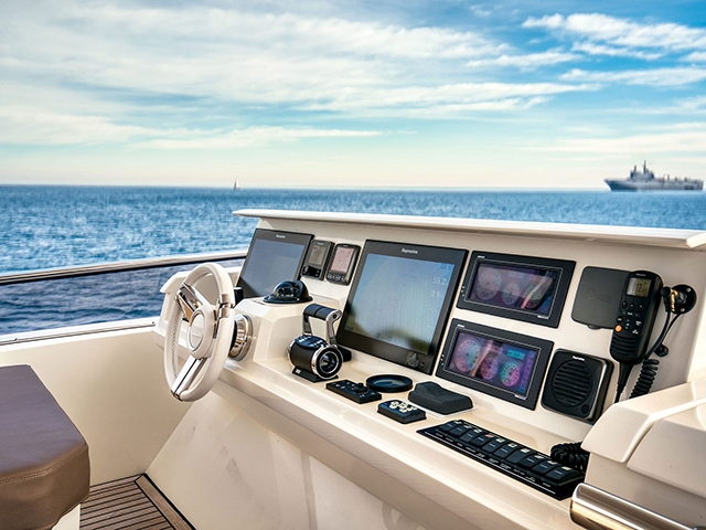 Yacht Prestige 750 TissoT Yachts Switzerland
