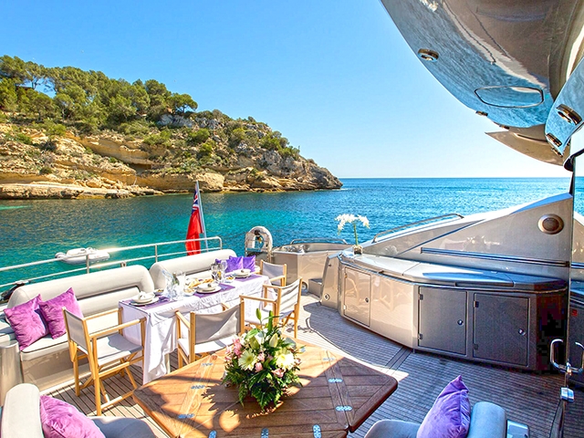 Yacht Sunseeker Predator 82 TissoT Yachts Switzerland