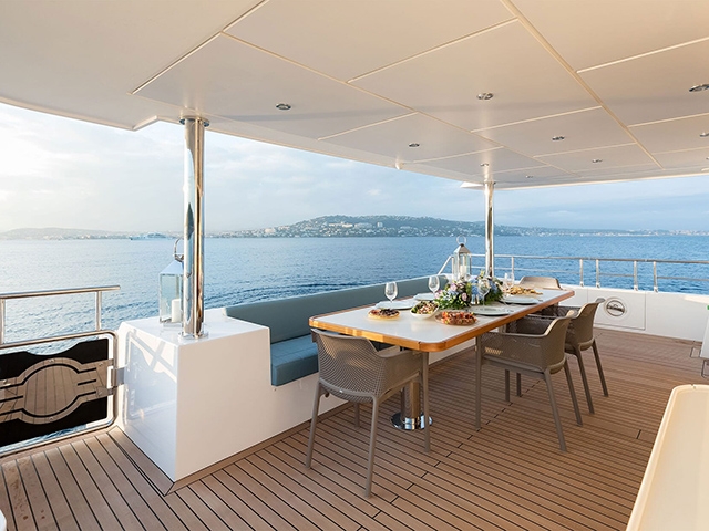 Yacht Gulf Craft Nomad 95 SUV TissoT Yachts Switzerland