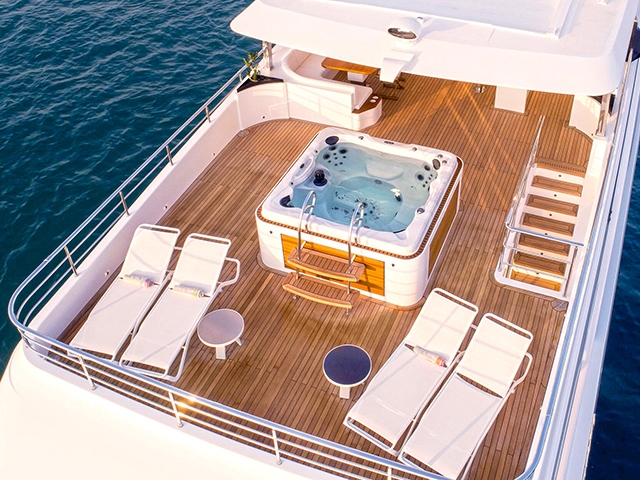 Yacht Gulf Craft Majesty 140 /4 TissoT Yachts Switzerland