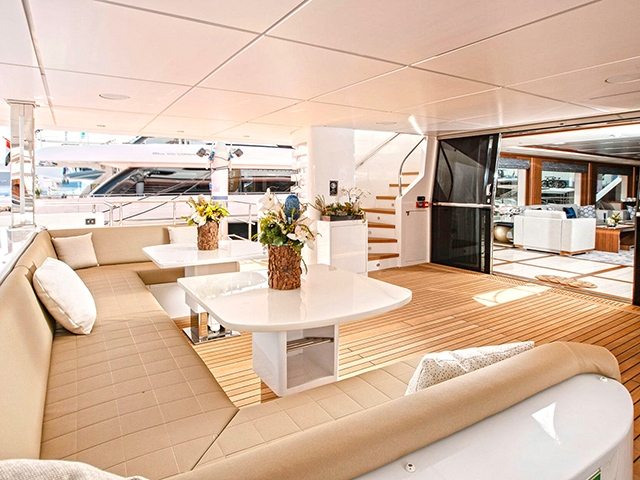 Yacht Gulf Craft Majesty 140 /4 TissoT Yachts Switzerland