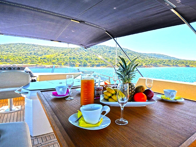 Yacht Sealine T60 Aura TissoT Yachts Switzerland