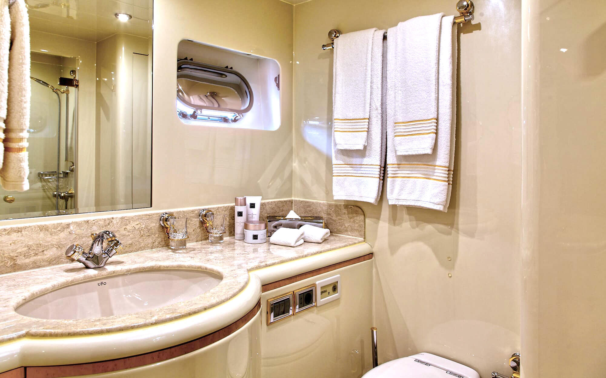 Yacht Horizon Elegance 105 TissoT Yachts Switzerland