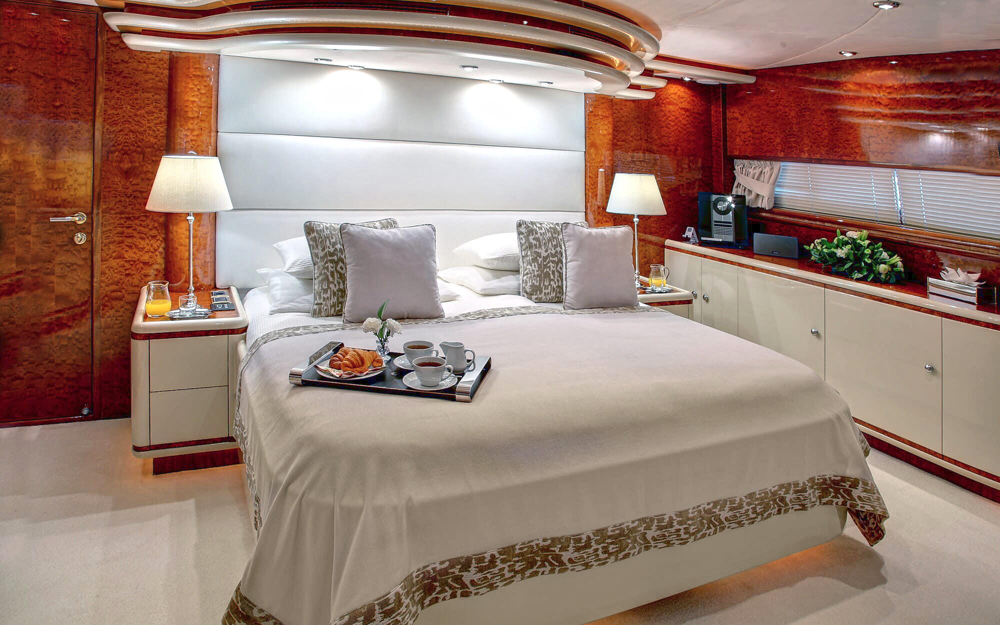 Yacht Horizon Elegance 105 TissoT Yachts Switzerland
