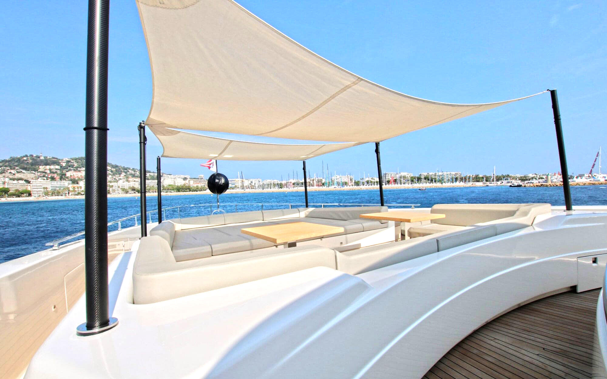 Yachts - TissoT Real Estate : Custom Line Navetta 37 pièces
