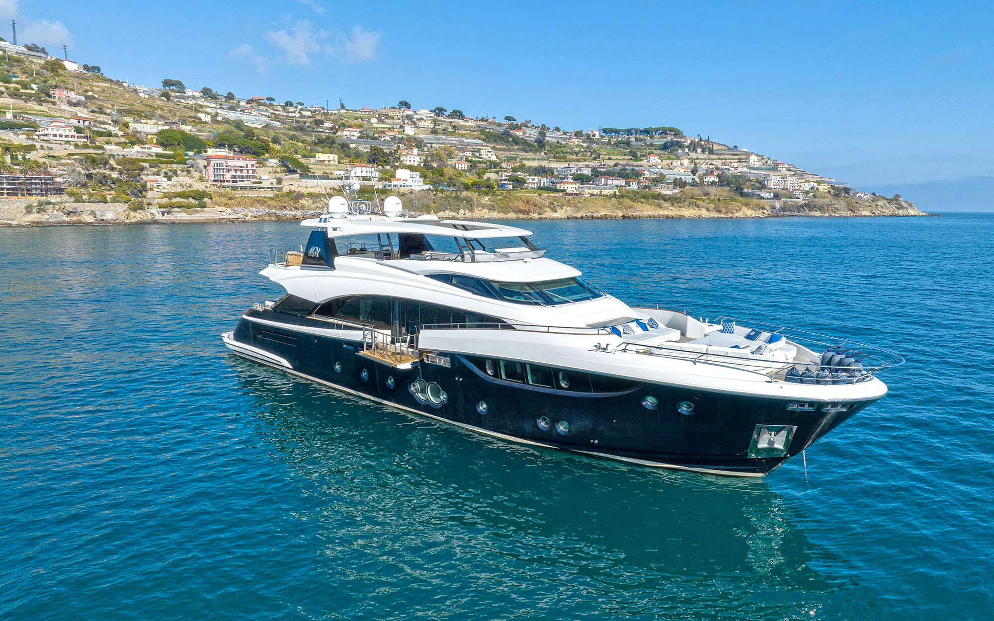 Yacht Monte Carlo Yachts 32 TissoT Jachten Schweiz