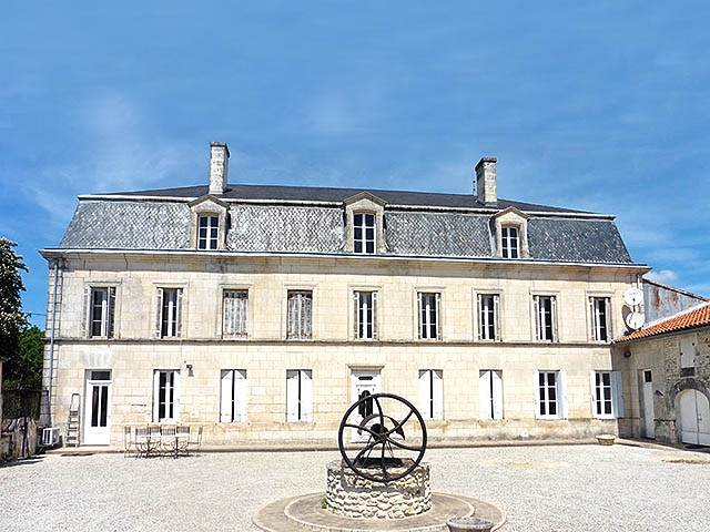 Meschers-sur-Gironde - Magnifique Château 10.0 pièces - Vente immobilière France