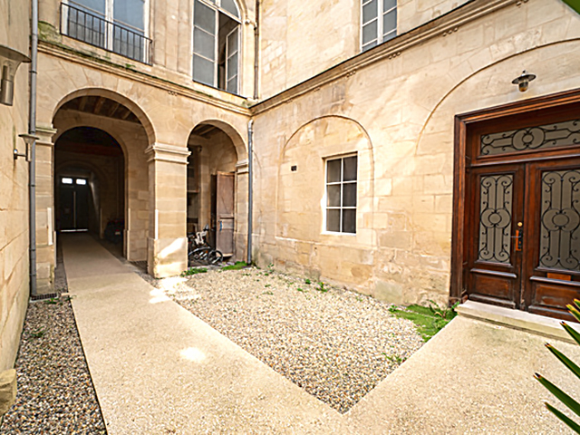 Bordeaux TissoT Realestate : Building 6.0 rooms