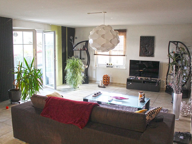 real estate - Lussery-Villars - Ground-floor flat with garden 4.5 rooms