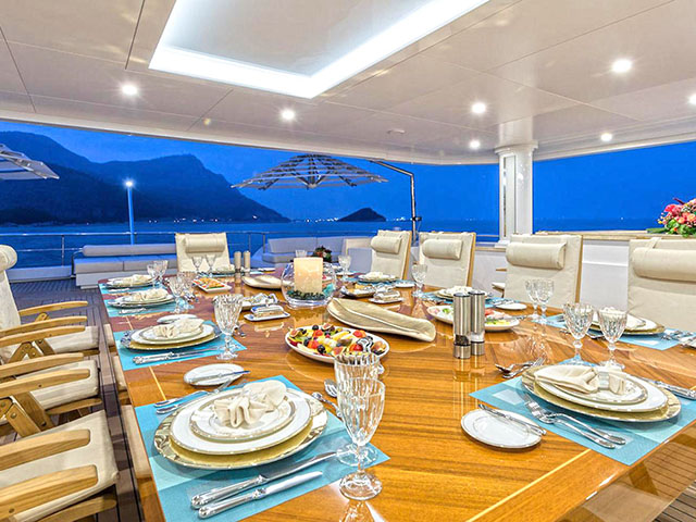 Yacht Sunrise Yachts Irimari TissoT Immobilien Schweiz