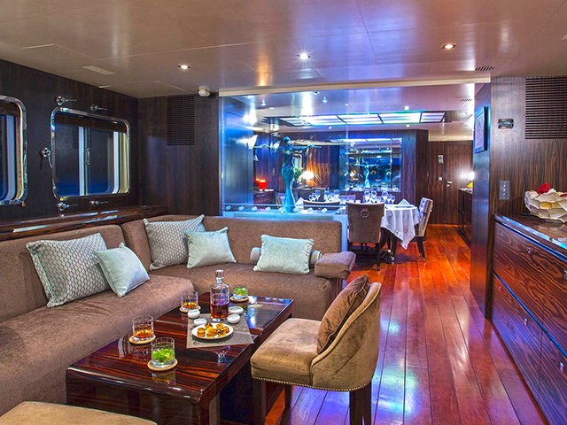 Yacht OCEA SA Commuter 108 TissoT Immobilien Schweiz