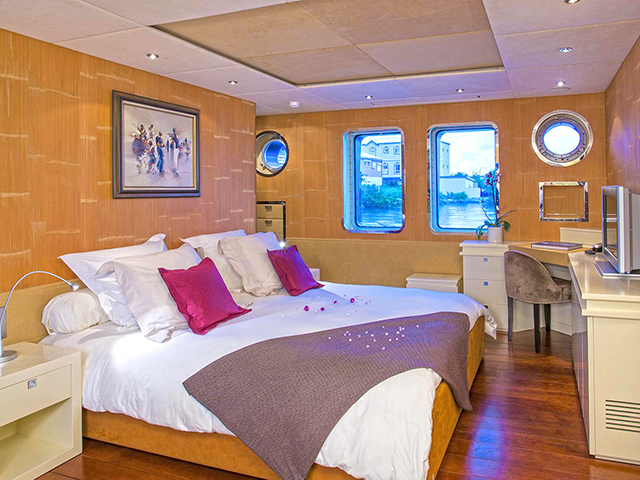 Yacht OCEA SA Commuter 108 TissoT Immobilien Schweiz