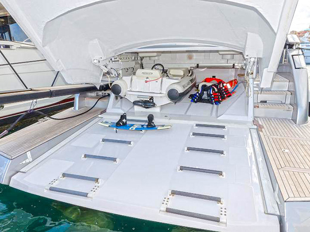 Yacht Pershing Pershing 82 VHP TissoT Immobilien Schweiz